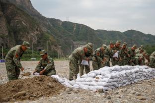 波杰姆斯基过去4场场均14.5分6.3篮板6.5助&三分命中率63.2%